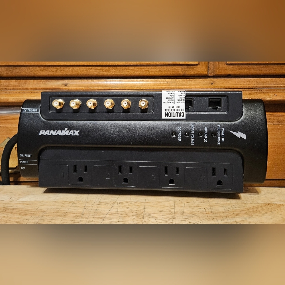 Panamax M8-HT-PRO Power Line Conditioner and Surge Protector 8 Outlet